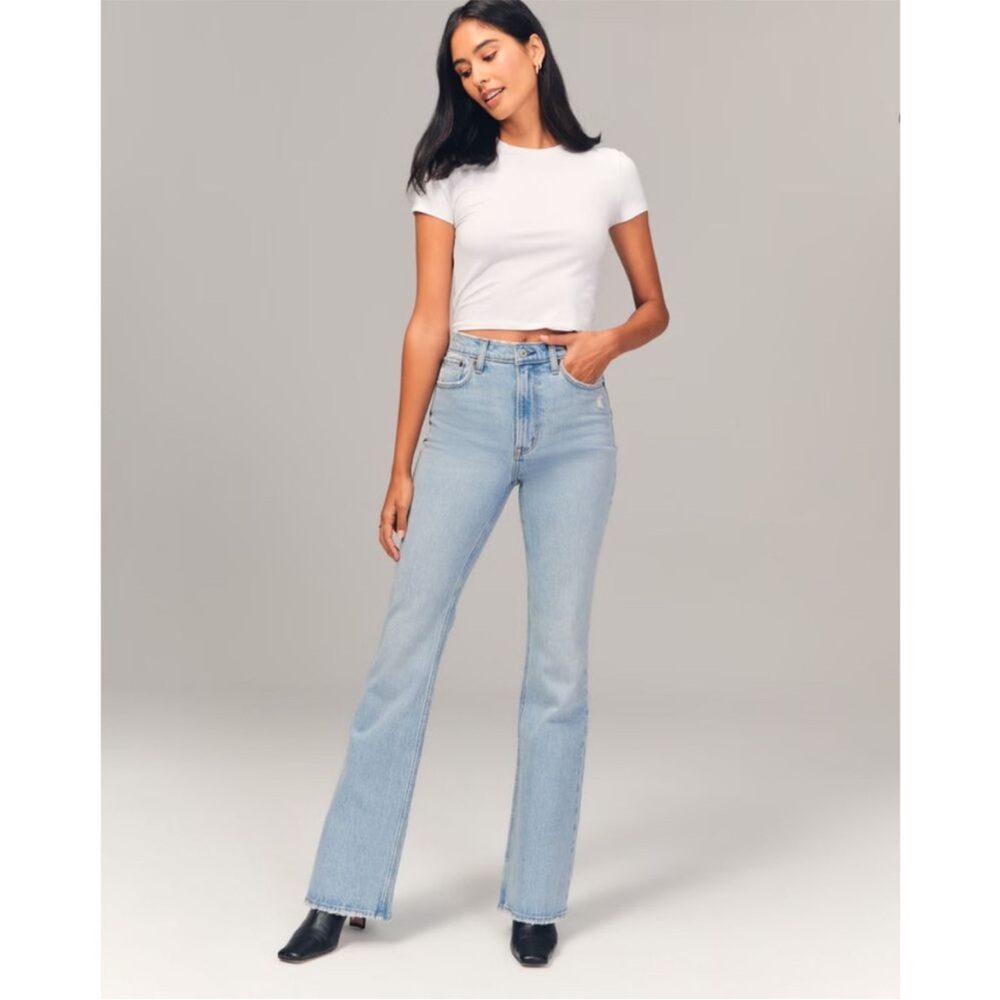 Abercrombie & Fitch The Vintage Flare High Rise Light Wash Size 28/6 Long